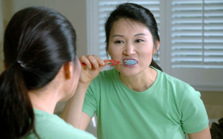 durée brossage dents : combien de temps faut-il brosser ses dents ?